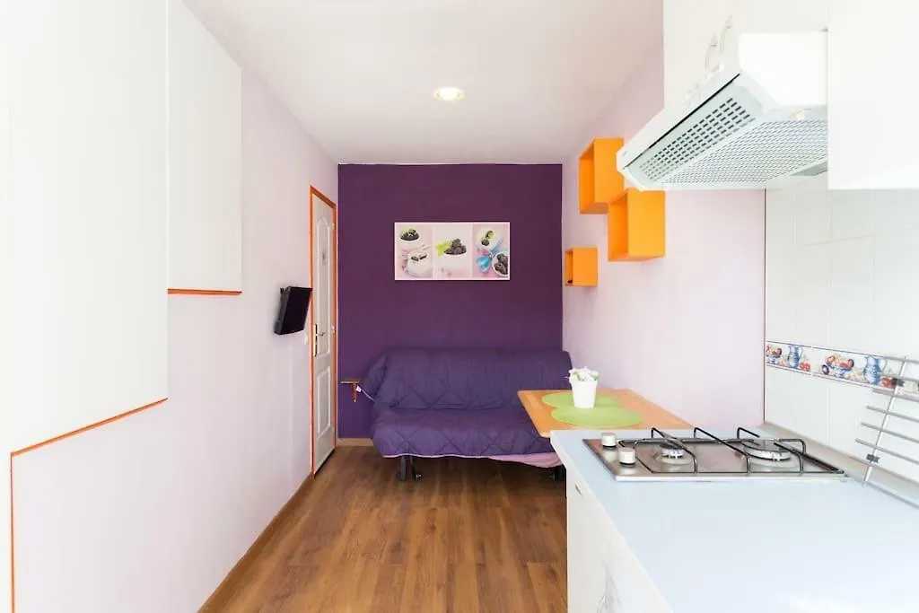 Estudio Moderno Y Acogedor, A 5 Minutos De La Playa contacts